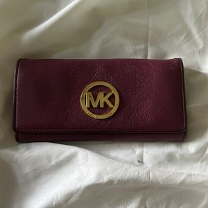 Michael Kors wallet. Like new. Gold snap closures